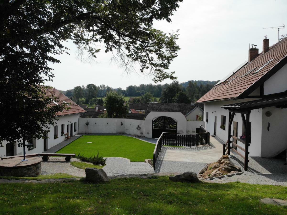 Hotel Statek Cesky Dvur Postupice Exterior foto